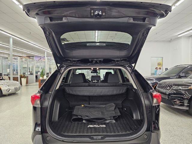 Used 2021 Toyota RAV4 LE AWD/4WD image 40