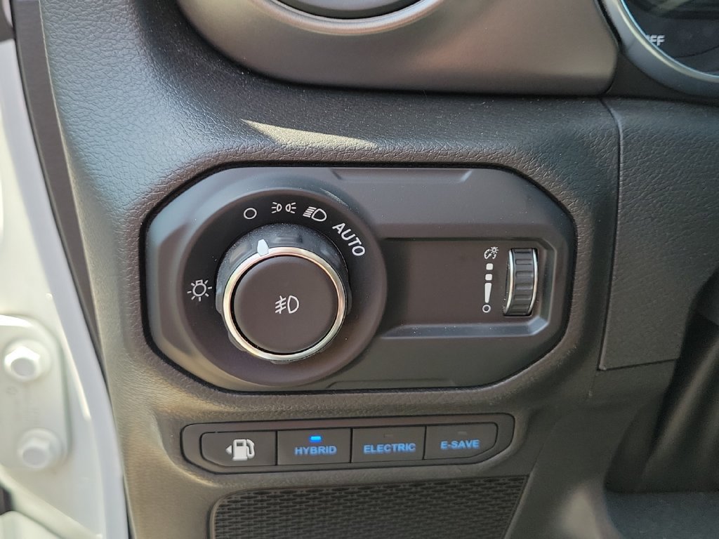 Used 2023 Jeep Wrangler Unlimited w/ Sun & Screen Package AWD/4WD image 22
