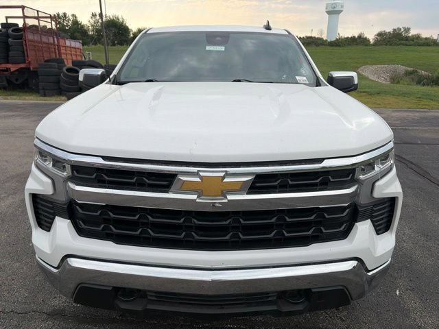 Used 2022 Chevrolet Silverado 1500 LT AWD/4WD image 2
