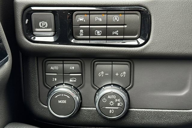 New 2026 GMC Yukon Denali w/ Sun & Power Step Package image 33