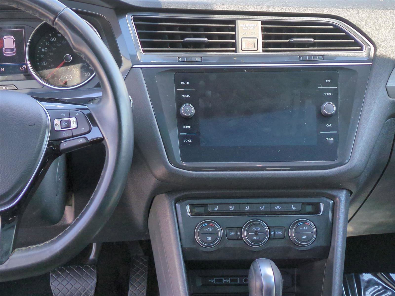 Used 2018 Volkswagen Tiguan SE w/ Panoramic Sunroof Package AWD/4WD image 14