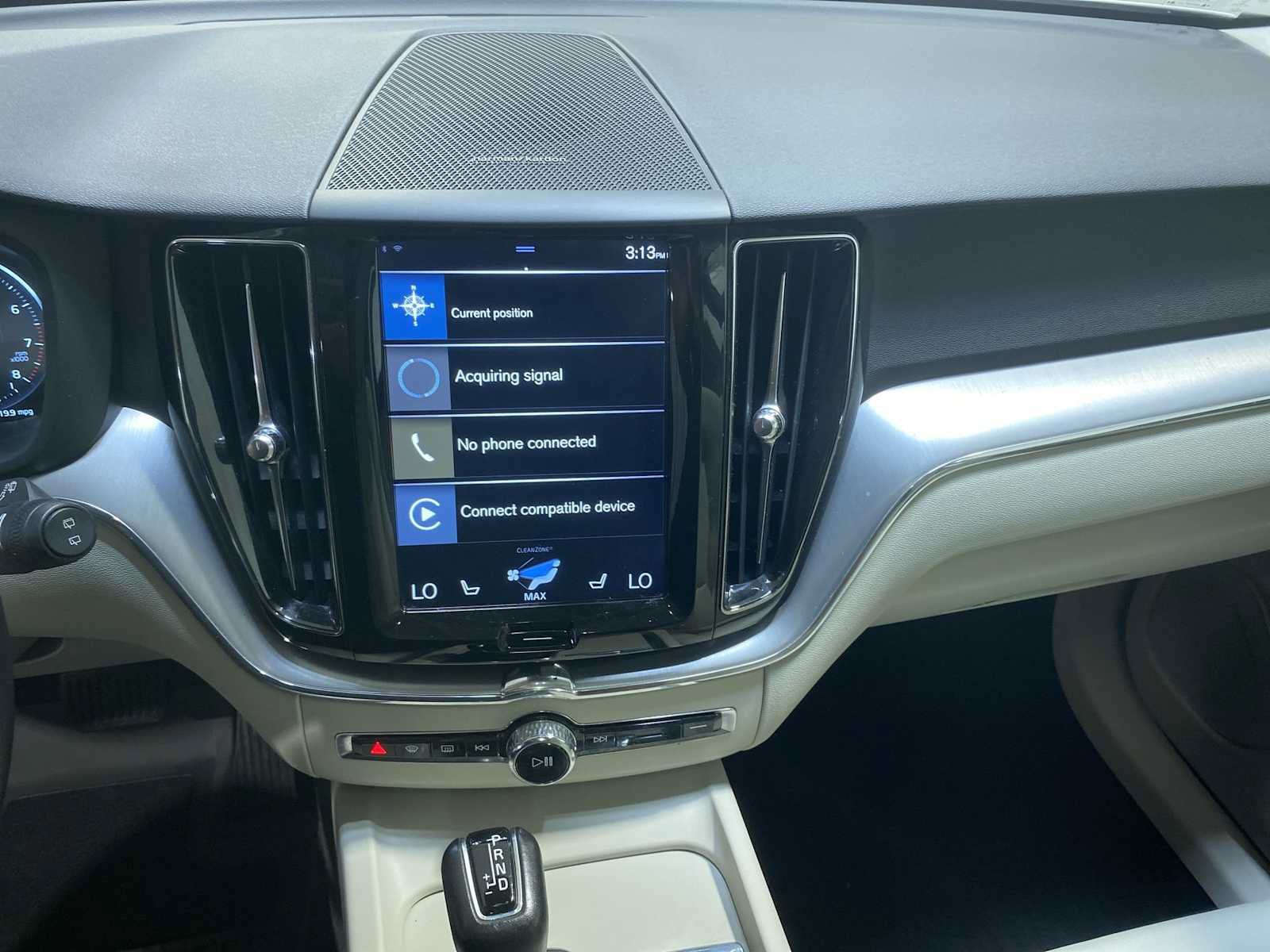 Used 2019 Volvo XC60 T5 Momentum w/ Multimedia Package AWD/4WD image 16