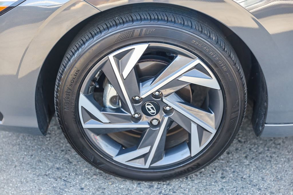 Certified 2024 Hyundai Elantra Limited FWD image 9