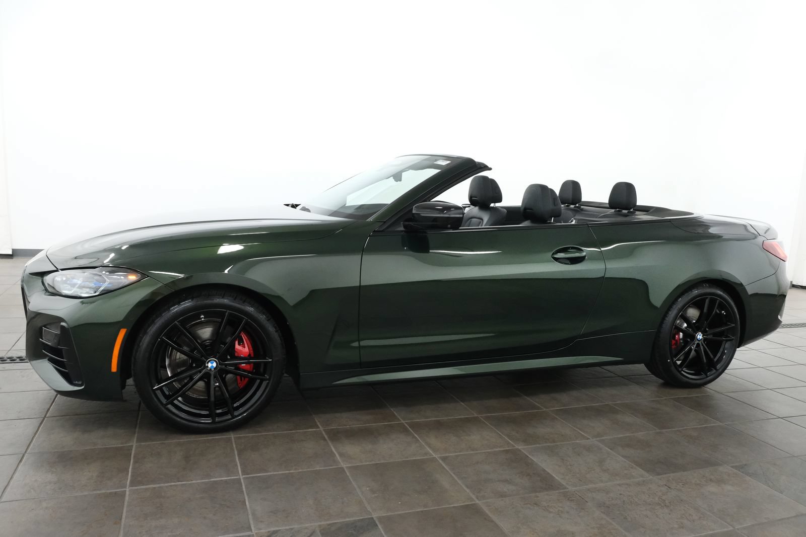 Used 2023 BMW 440i xDrive Convertible w/ Premium Package AWD/4WD image 3