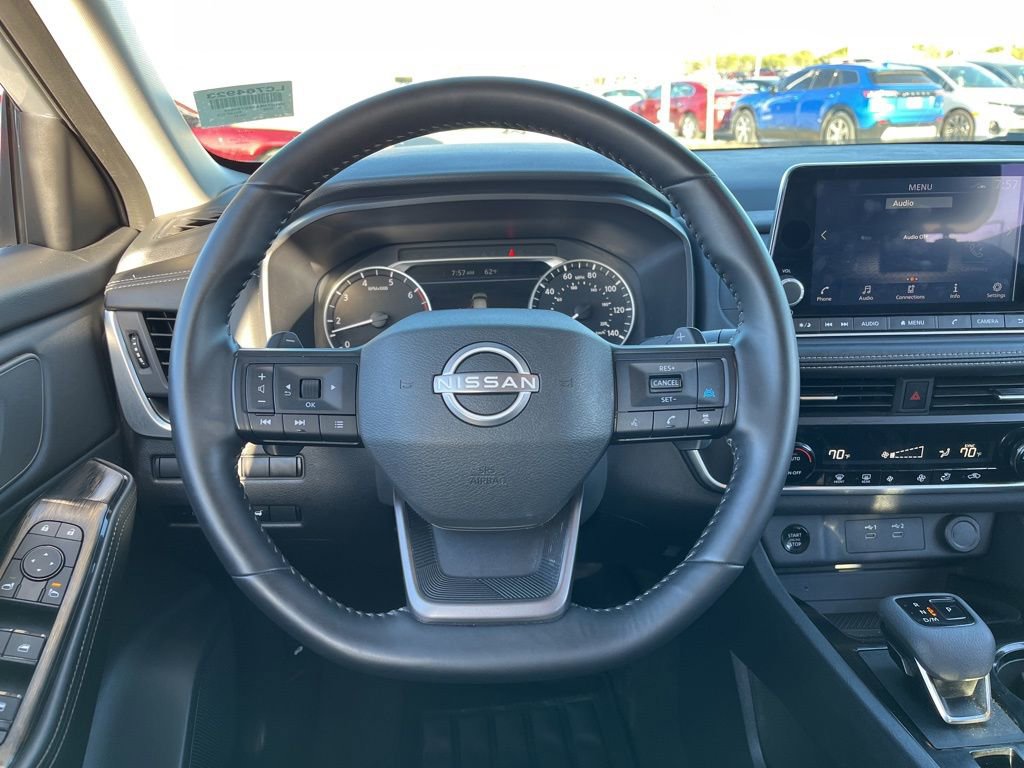 Used 2025 Nissan Rogue SV image 14