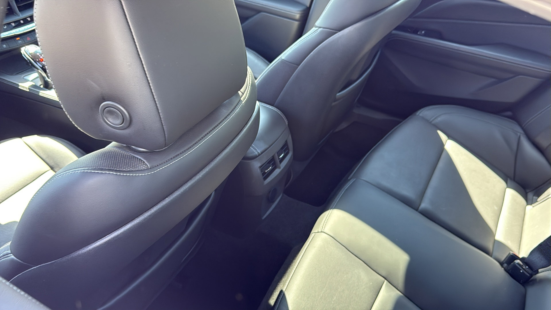 Certified 2022 Cadillac CT4 Premium Luxury AWD/4WD image 31