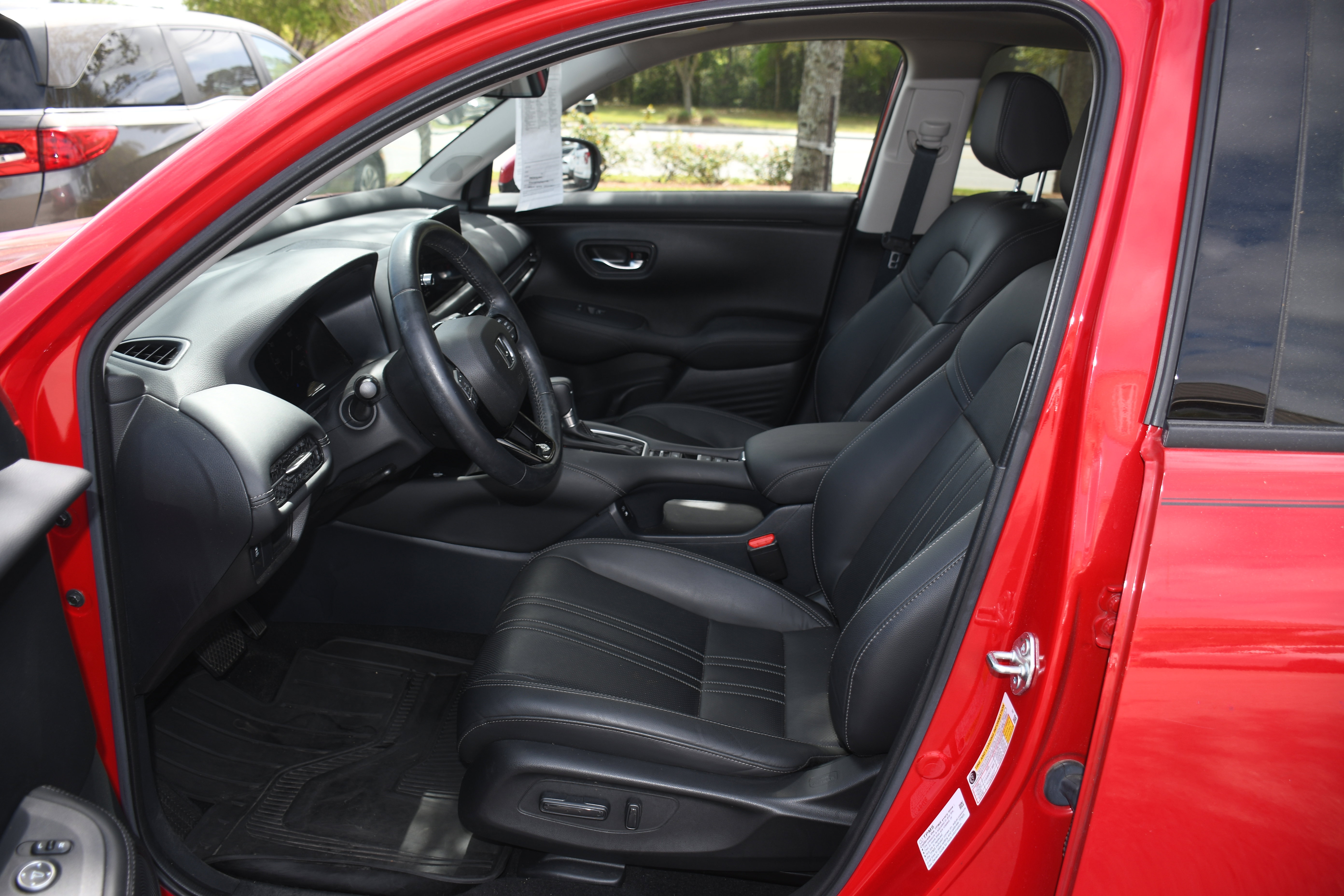Used 2024 Honda HR-V EX-L image 8