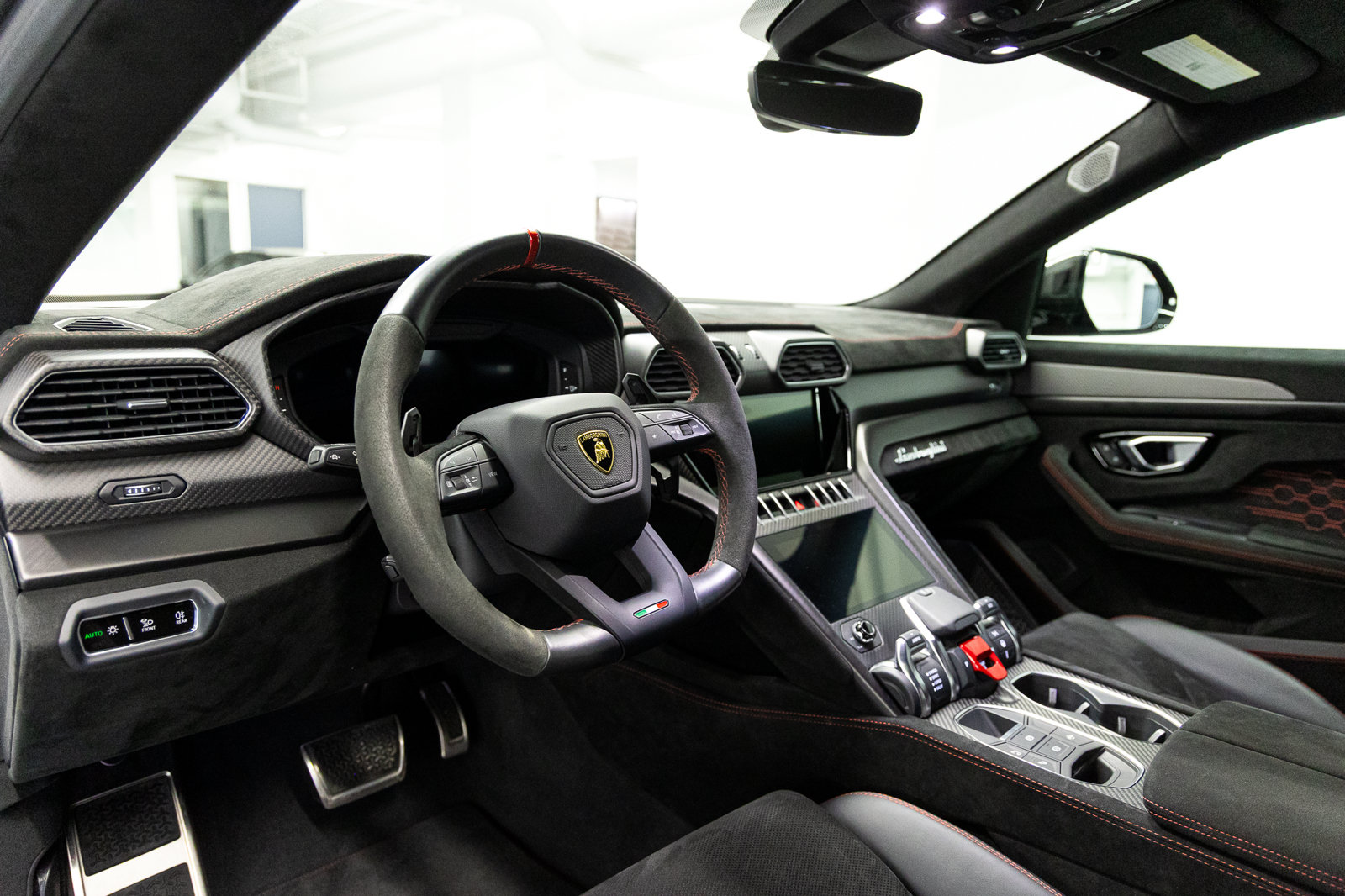 Used 2024 Lamborghini Urus Performante AWD/4WD image 42
