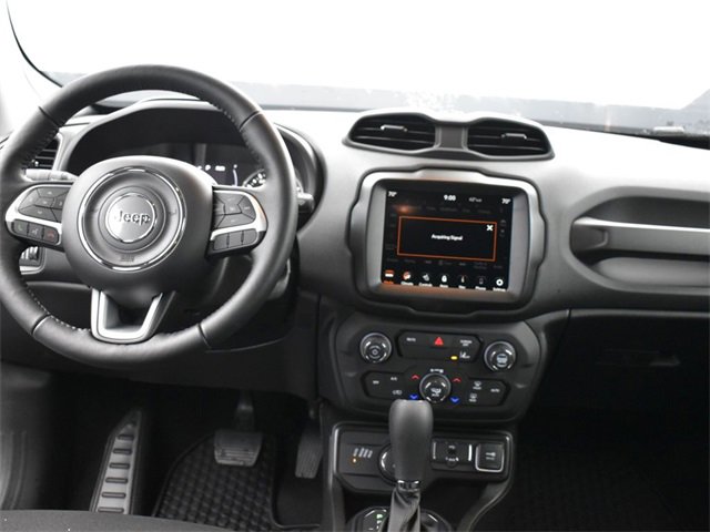 Used 2023 Jeep Renegade Latitude w/ Premium Group image 38