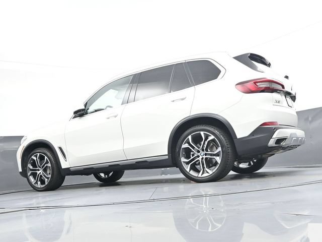 Used 2021 BMW X5 xDrive40i w/ Convenience Package AWD/4WD image 32