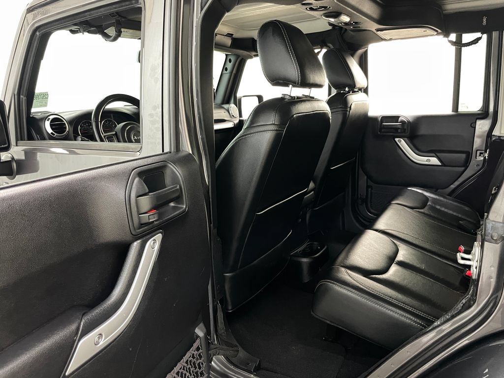 Used 2016 Jeep Wrangler Unlimited Sahara AWD/4WD image 39
