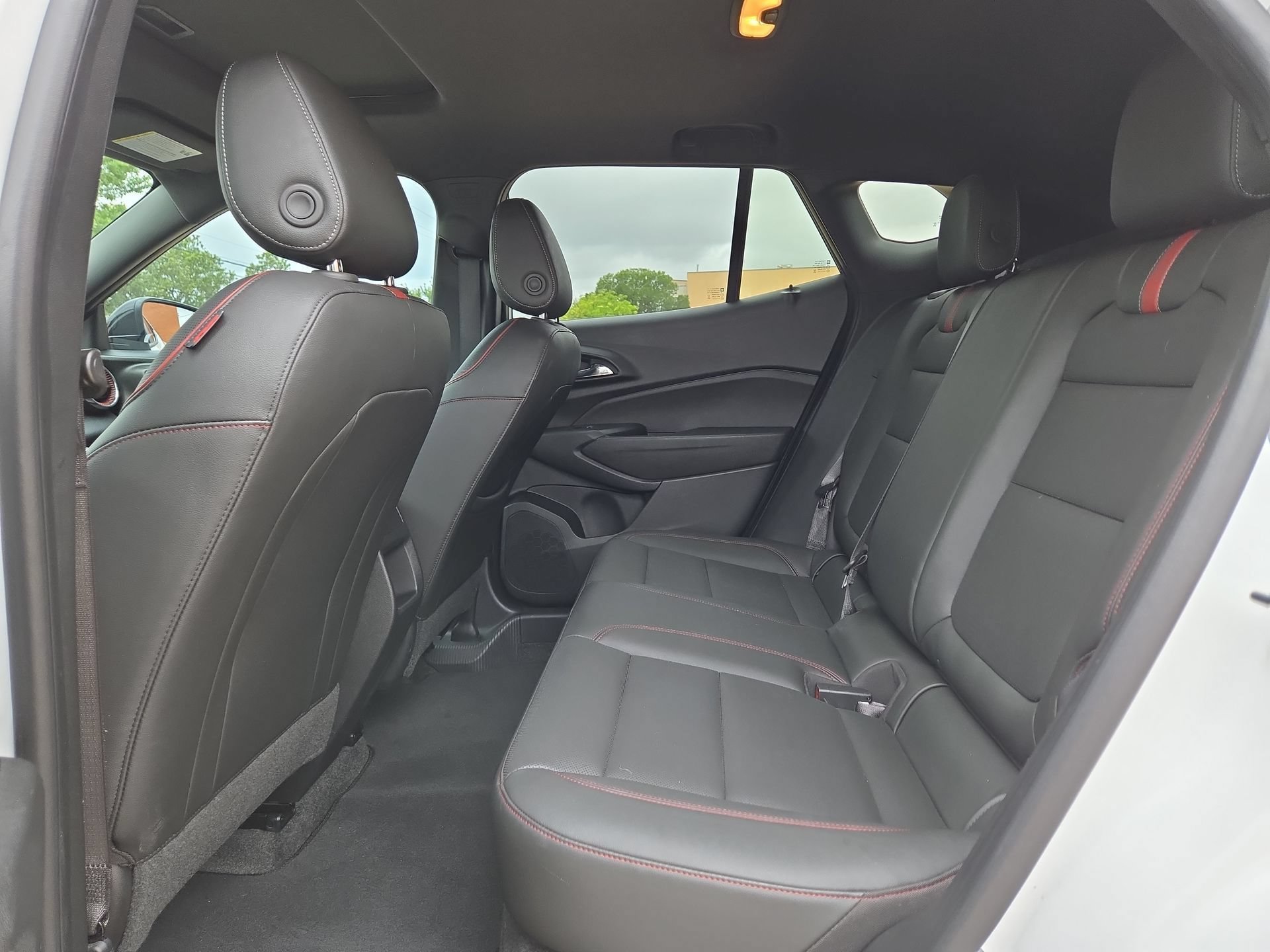 Used 2025 Chevrolet Trax RS w/ Sunroof Package FWD image 13
