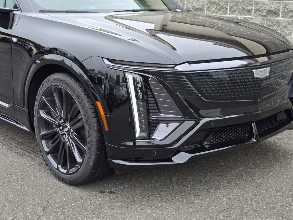 New 2026 Cadillac Lyriq V image 13