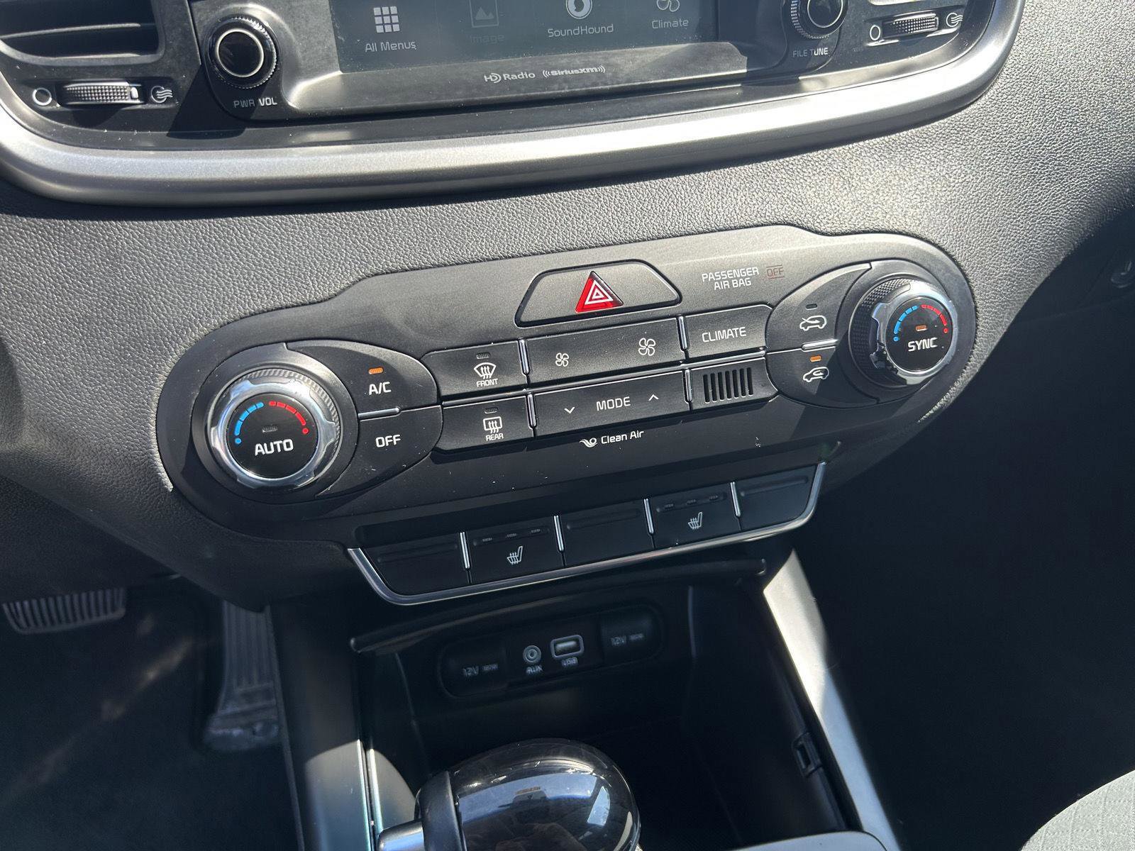 Used 2017 Kia Sorento LX w/ LX Convenience Package image 18