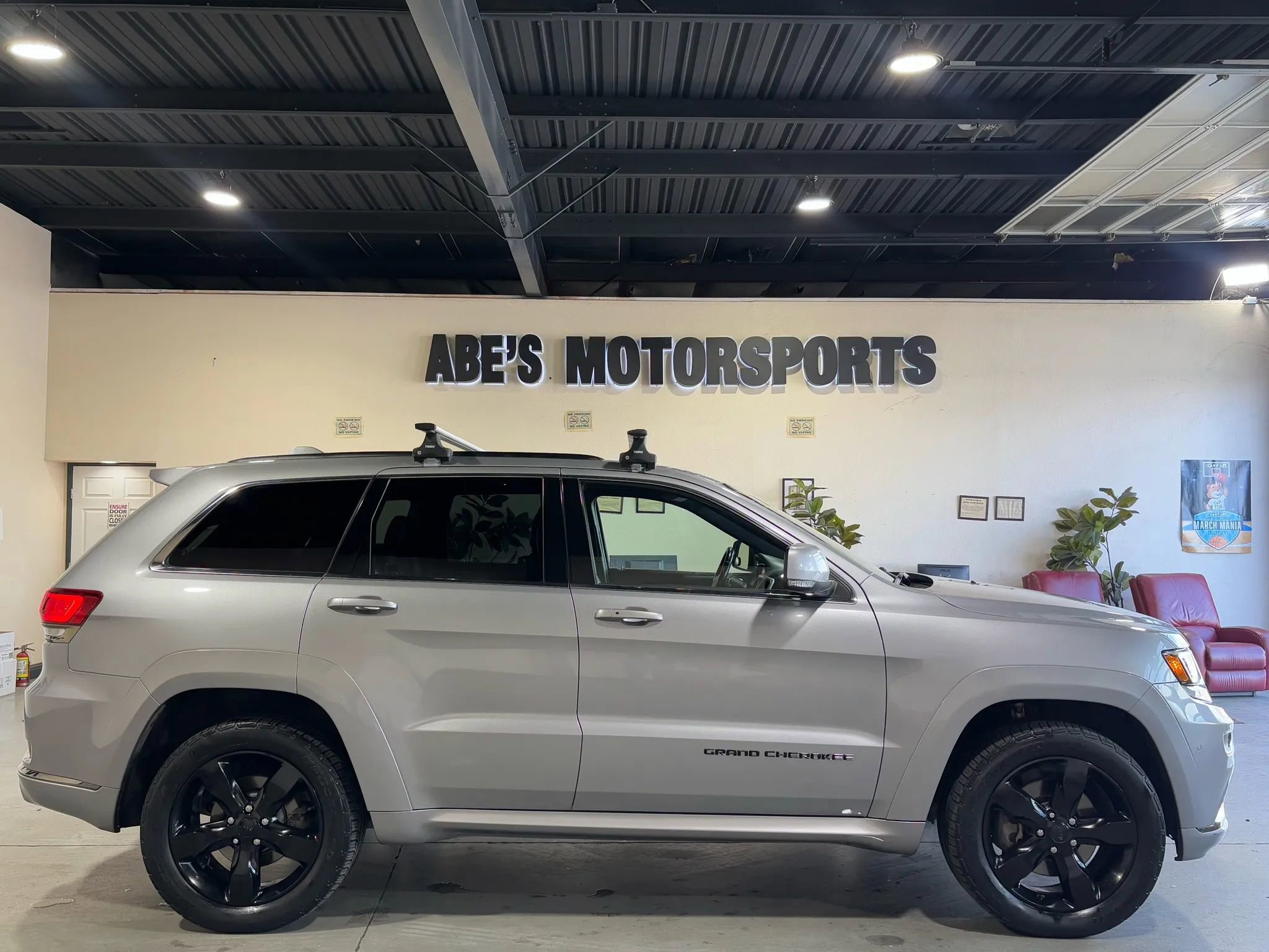 Used 2016 Jeep Grand Cherokee High Altitude AWD/4WD image 9
