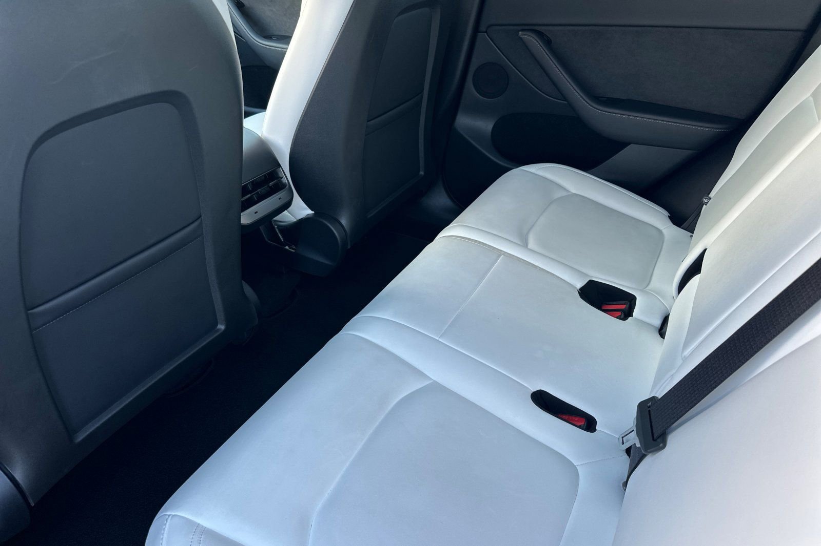 Used 2025 Tesla Model Y Long Range image 9