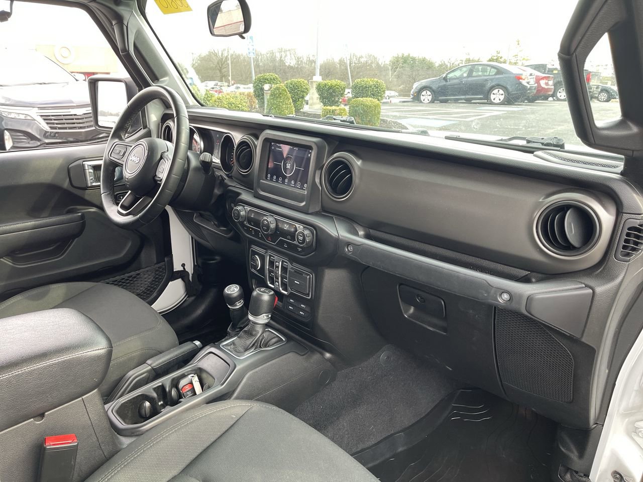 Used 2022 Jeep Gladiator Willys AWD/4WD image 28