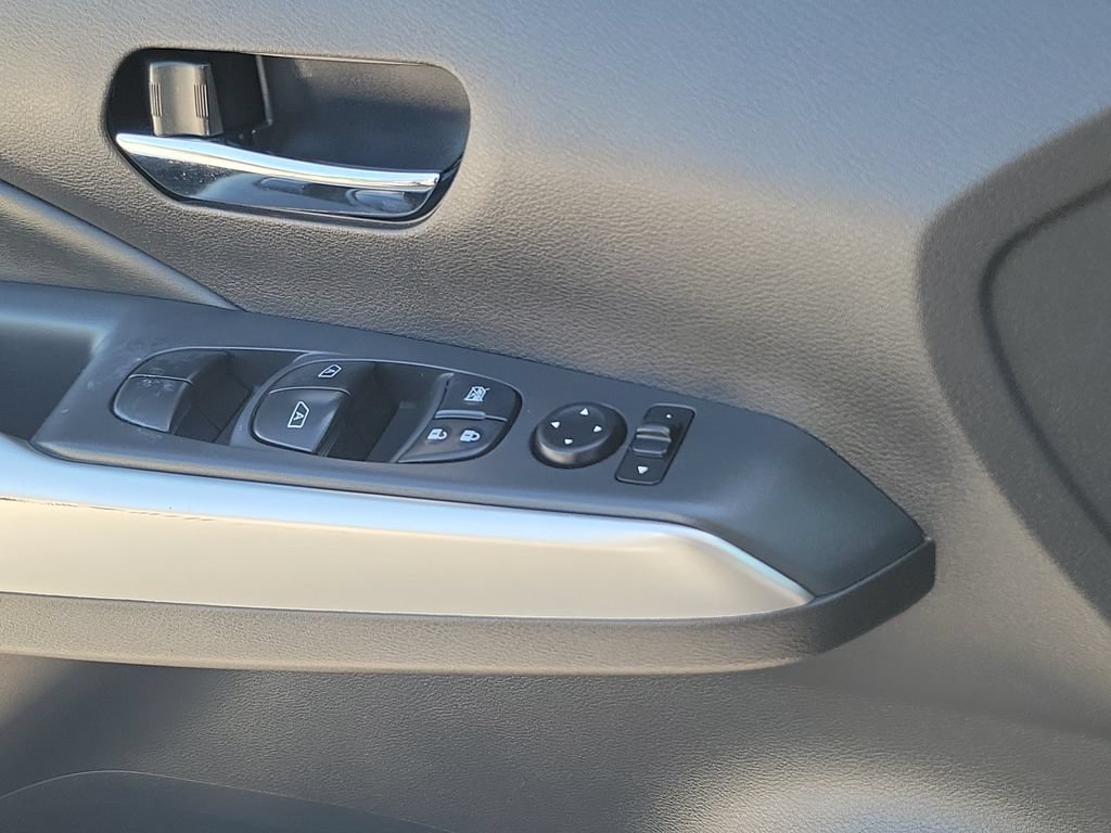 Used 2019 Nissan Kicks SR w/ SR Premium Package FWD image 19