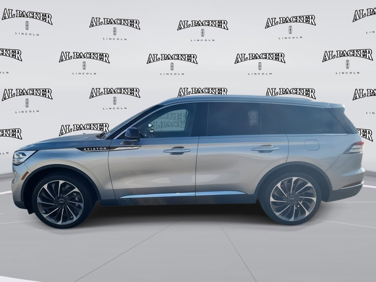 Used 2020 Lincoln Aviator Reserve w/ Equipment Group 202A image 2