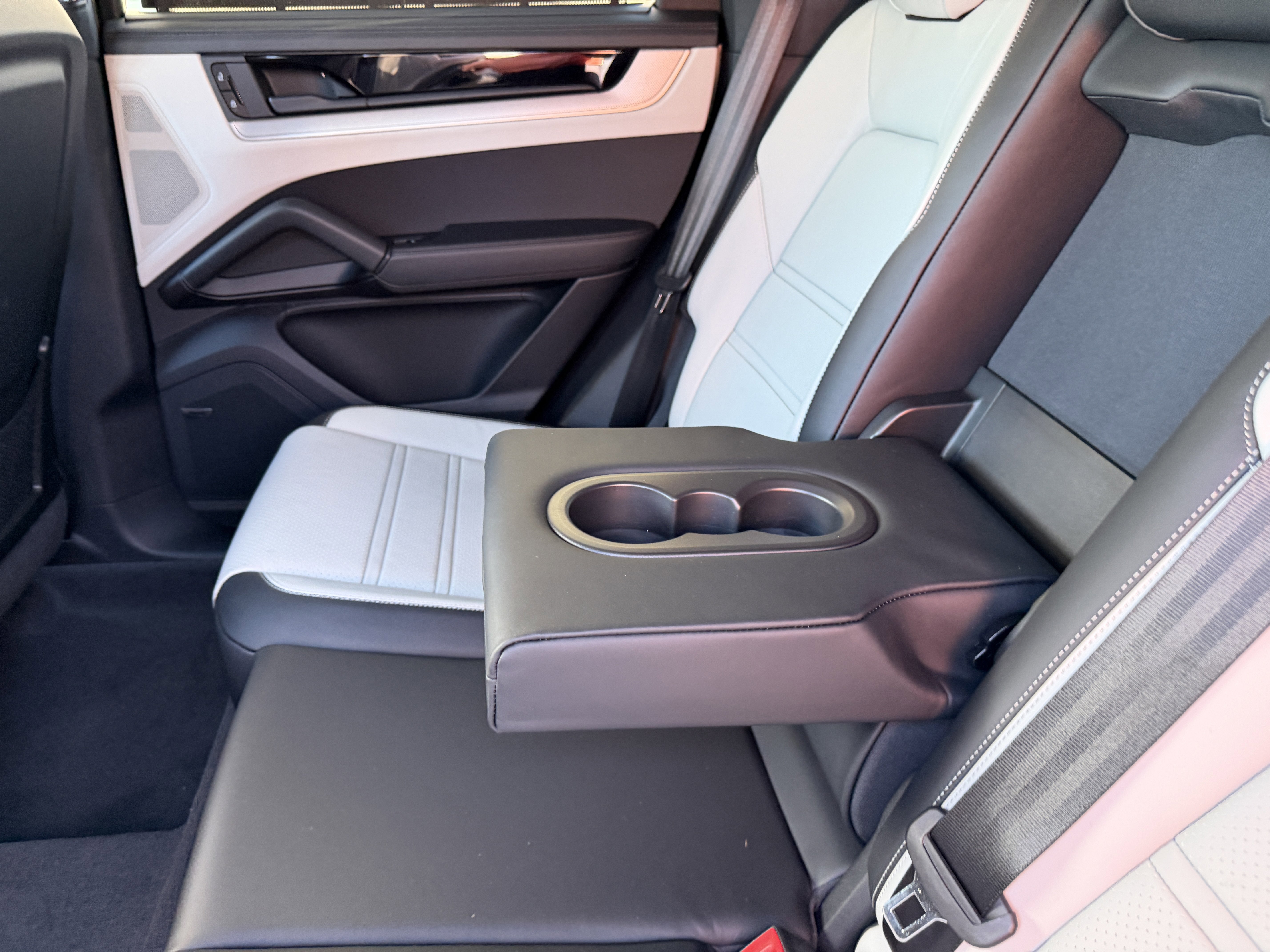 New 2026 Porsche Cayenne Coupe image 21