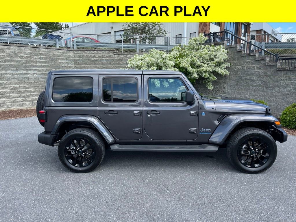 Used 2025 Jeep Wrangler Unlimited Sahara AWD/4WD image 3