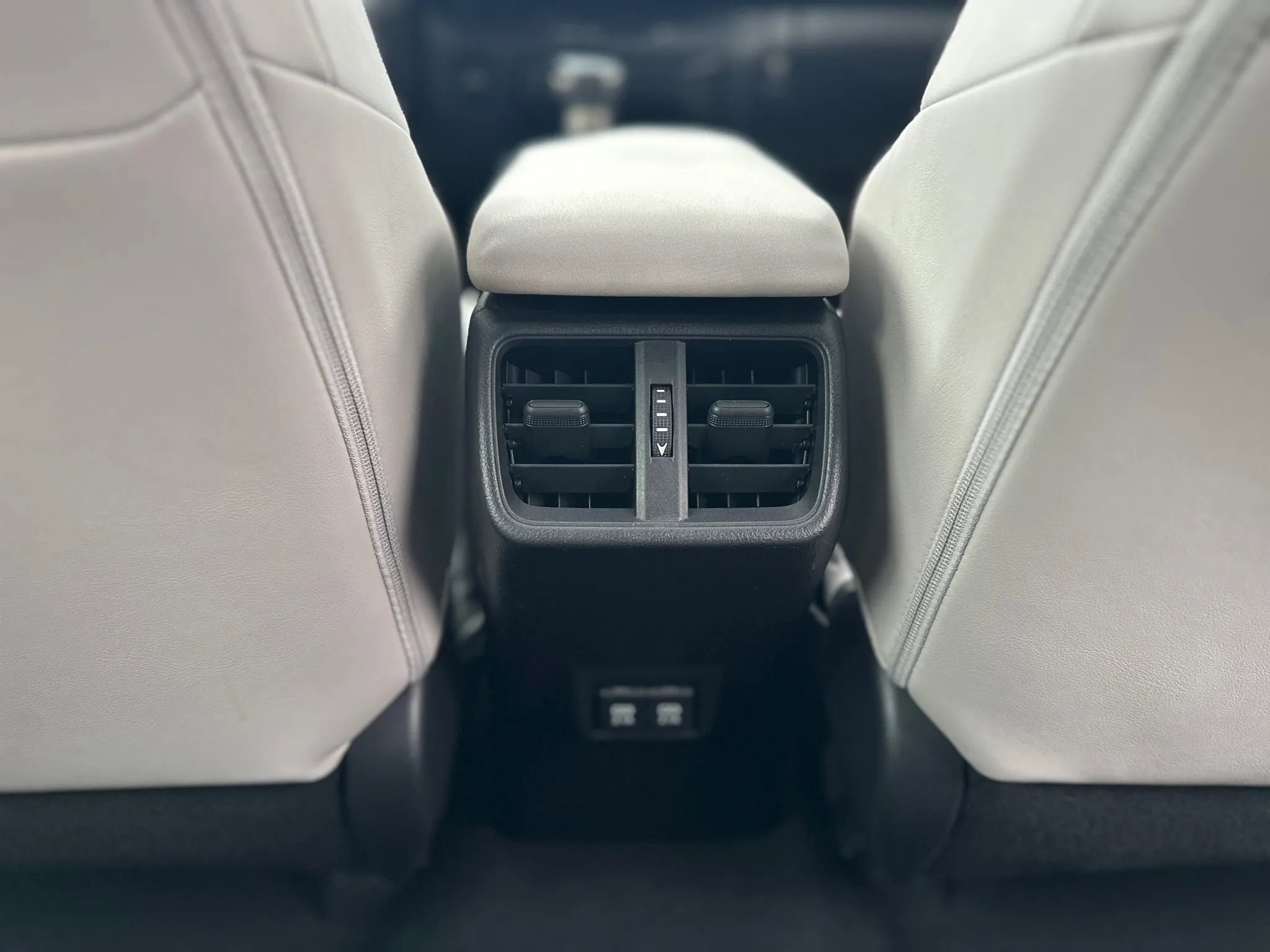 Used 2019 Lexus UX 250h 250h Luxury Sport Utility 4D image 38