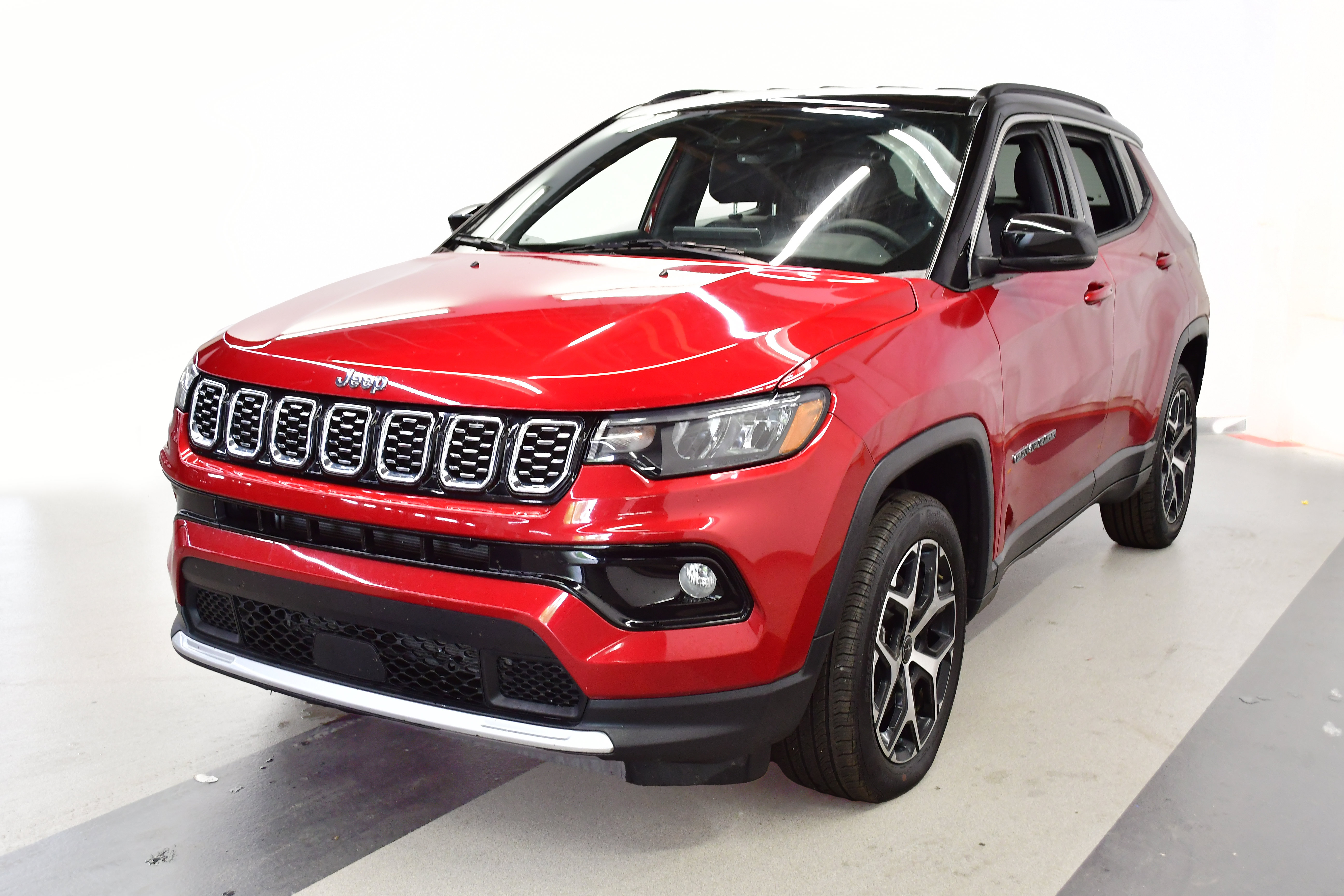 Used 2025 Jeep Compass Limited AWD/4WD image 4