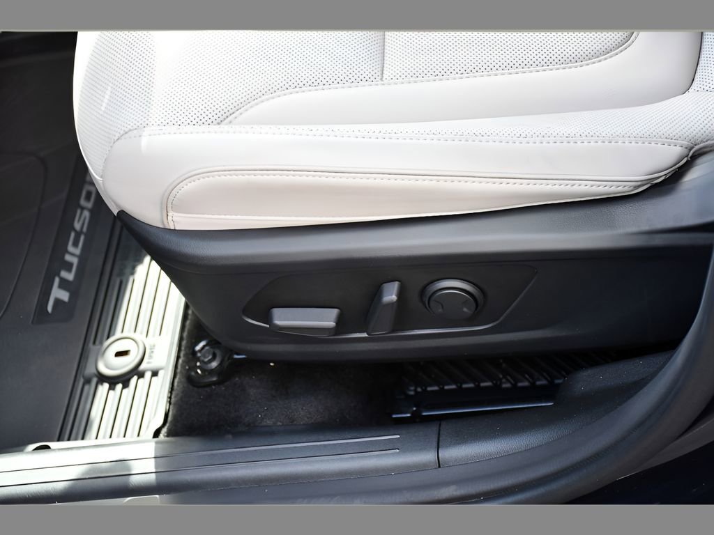 Used 2025 Hyundai Tucson Limited AWD/4WD image 33