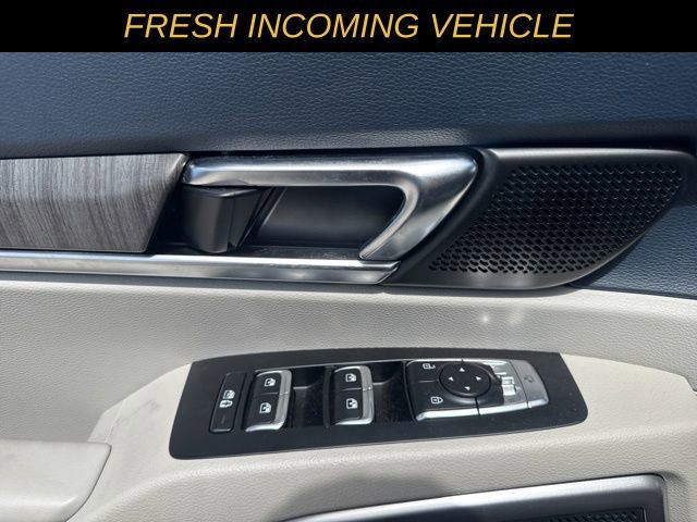 Used 2024 Kia Telluride EX w/ EX Captain's Chair Package image 13