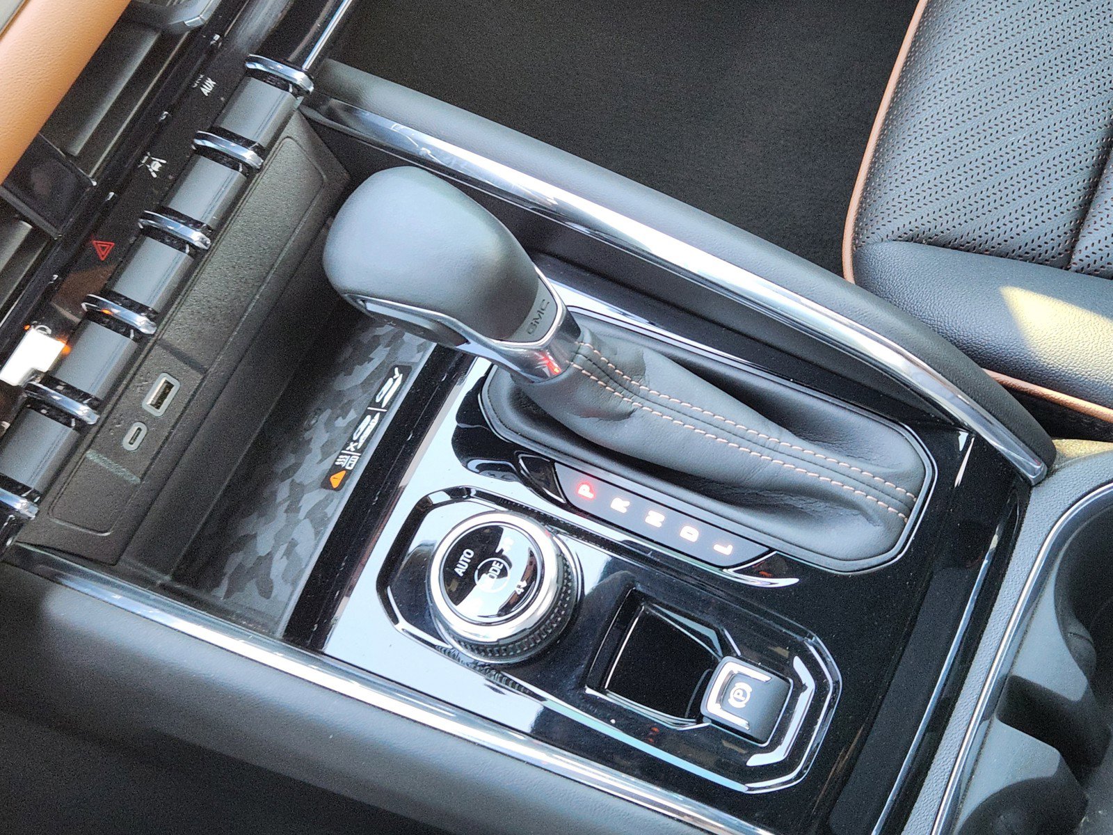 Certified 2024 GMC Canyon AT4 w/ AT4 Premium Package image 17