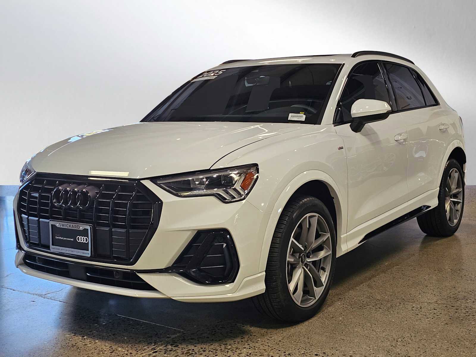 Used 2025 Audi Q3 2.0T Premium w/ Convenience Package image 3