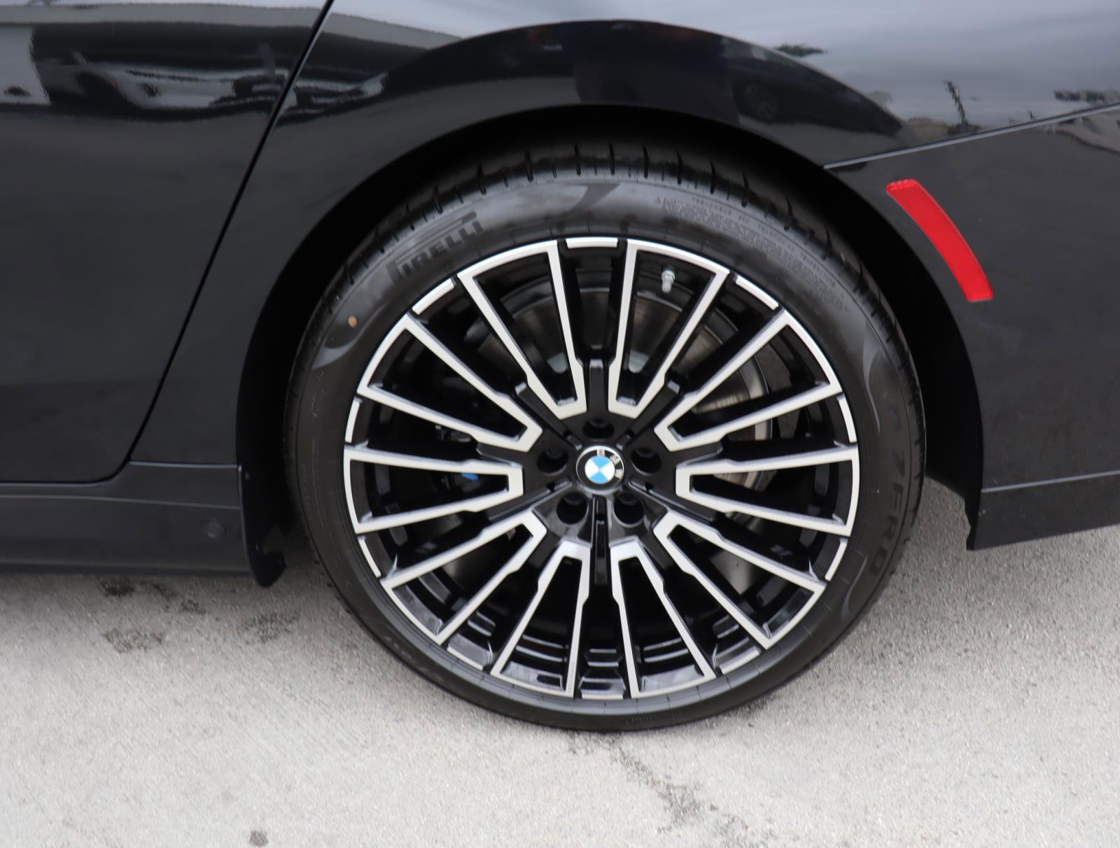New 2026 BMW 750e xDrive w/ Executive Package image 9