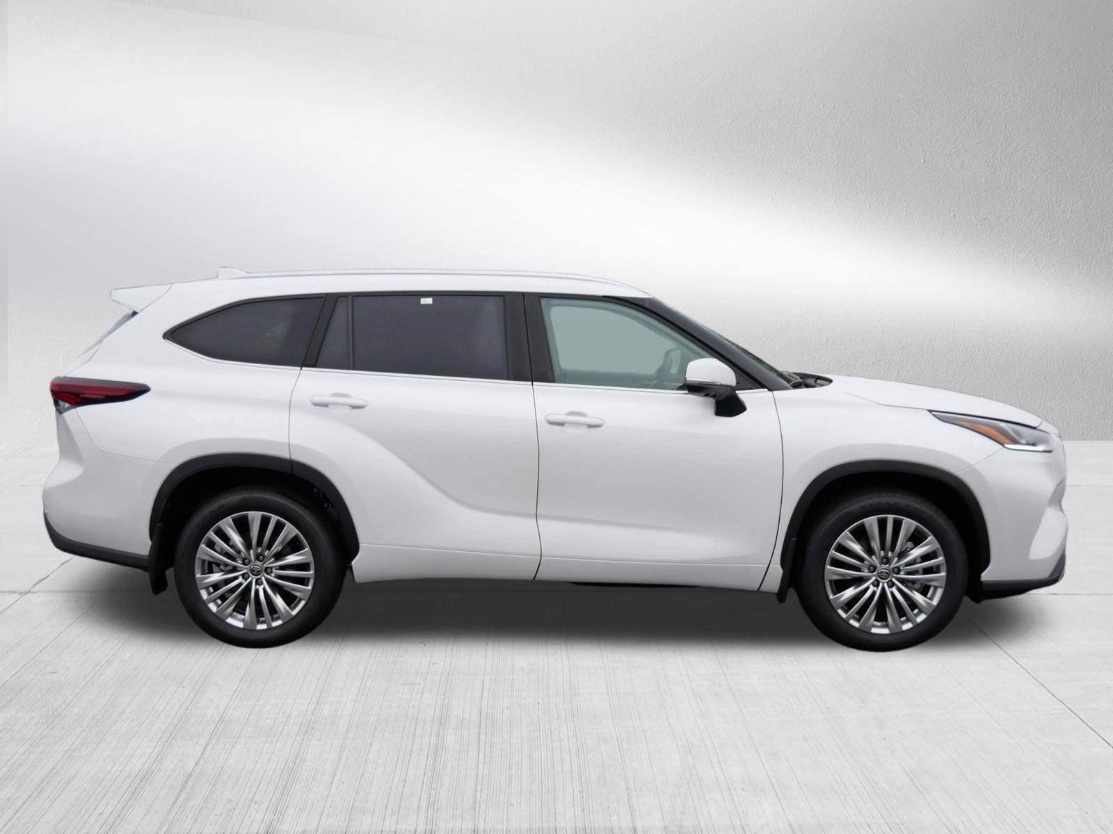 Certified 2026 Toyota Highlander Platinum AWD/4WD image 8