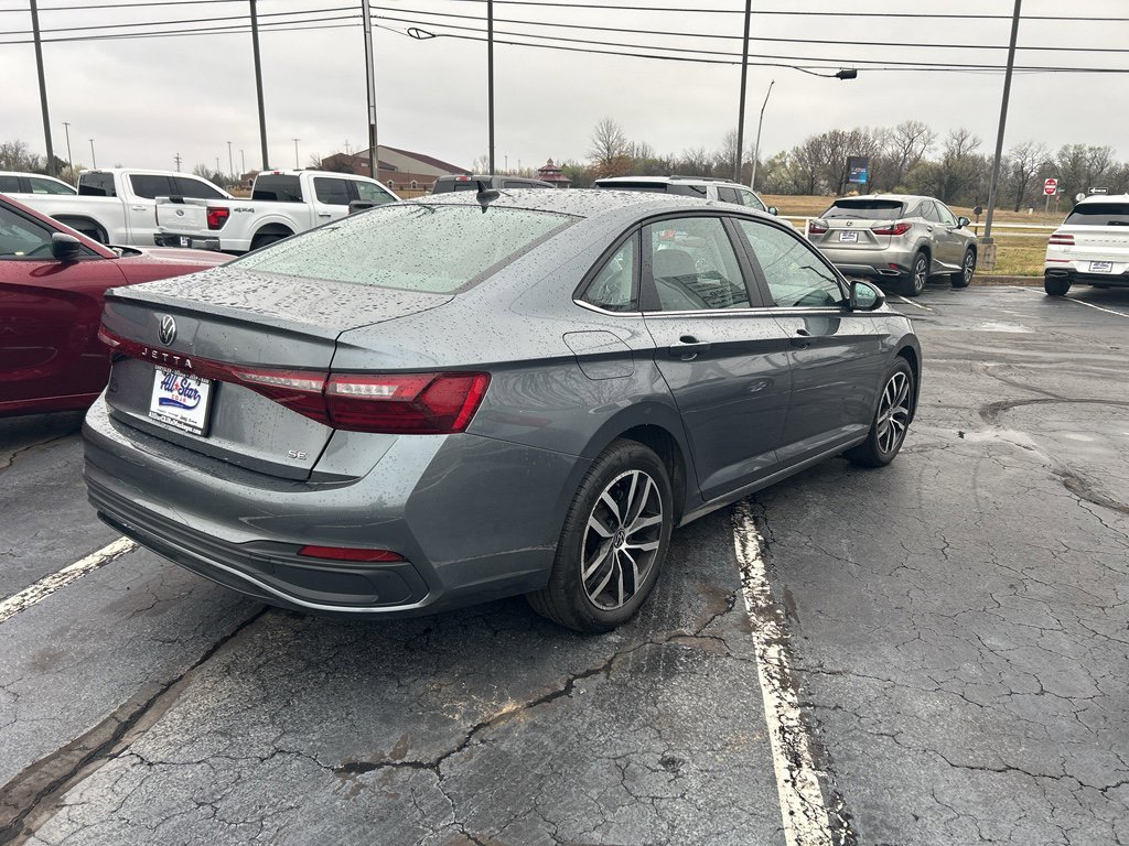 Used 2025 Volkswagen Jetta SE image 4