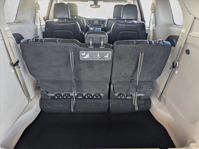Used 2020 Chrysler Pacifica Touring-L image 6