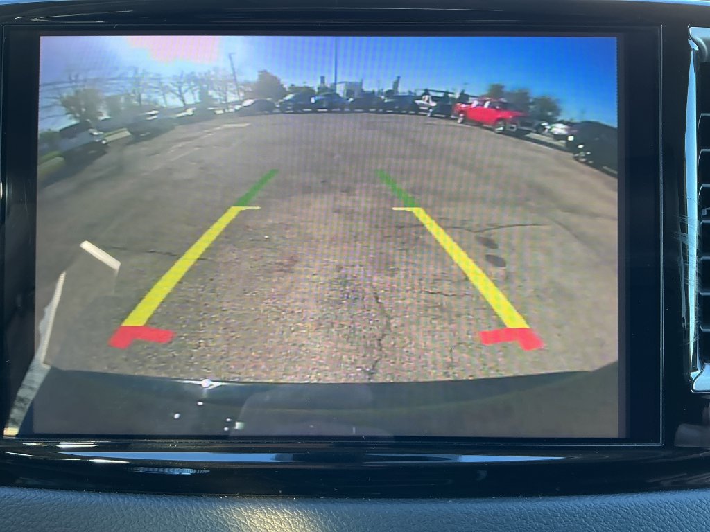 Used 2024 Chrysler Pacifica Touring-L FWD image 19