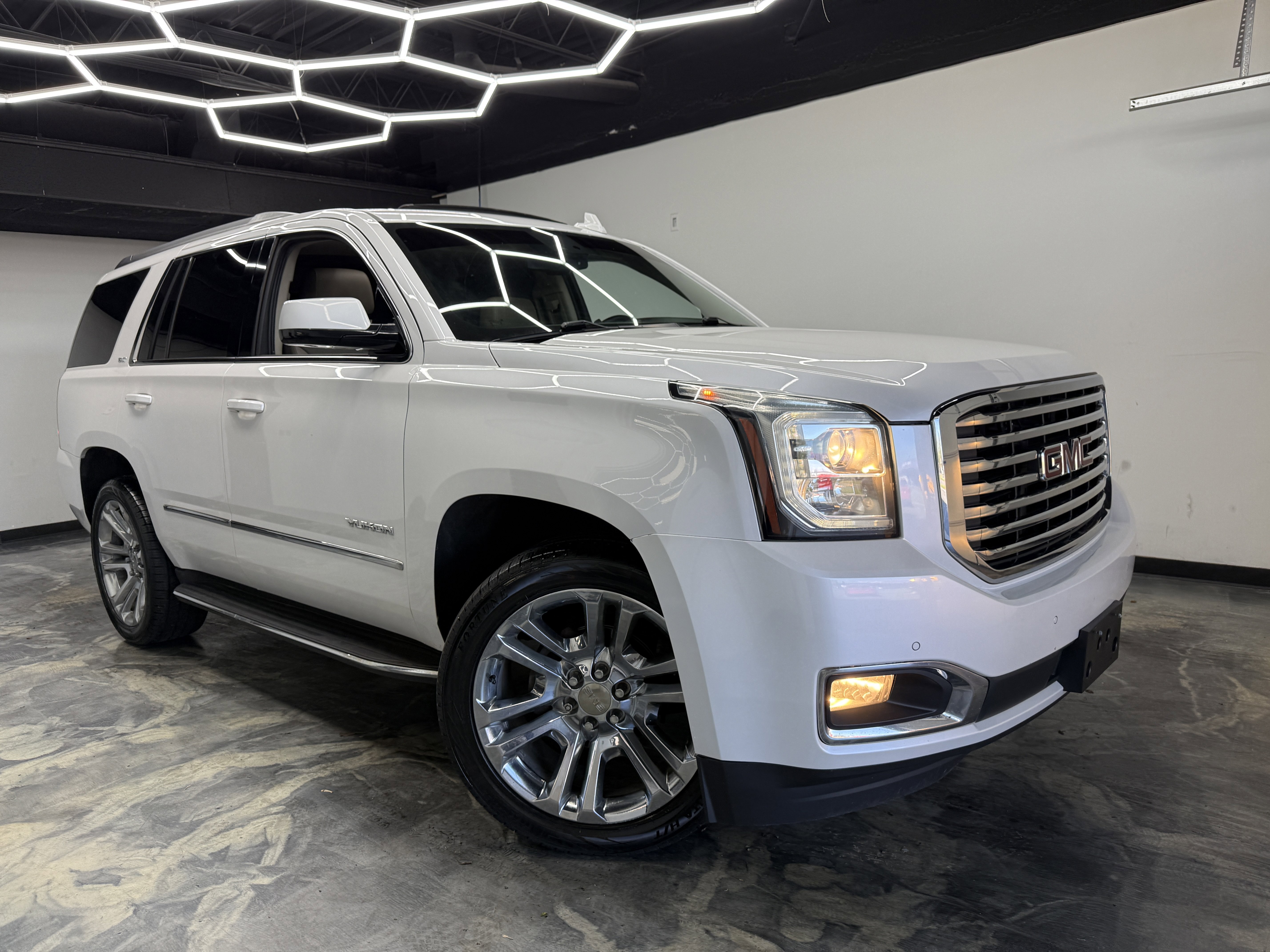 Used 2018 GMC Yukon SLT w/ Premium Edition AWD/4WD image 6