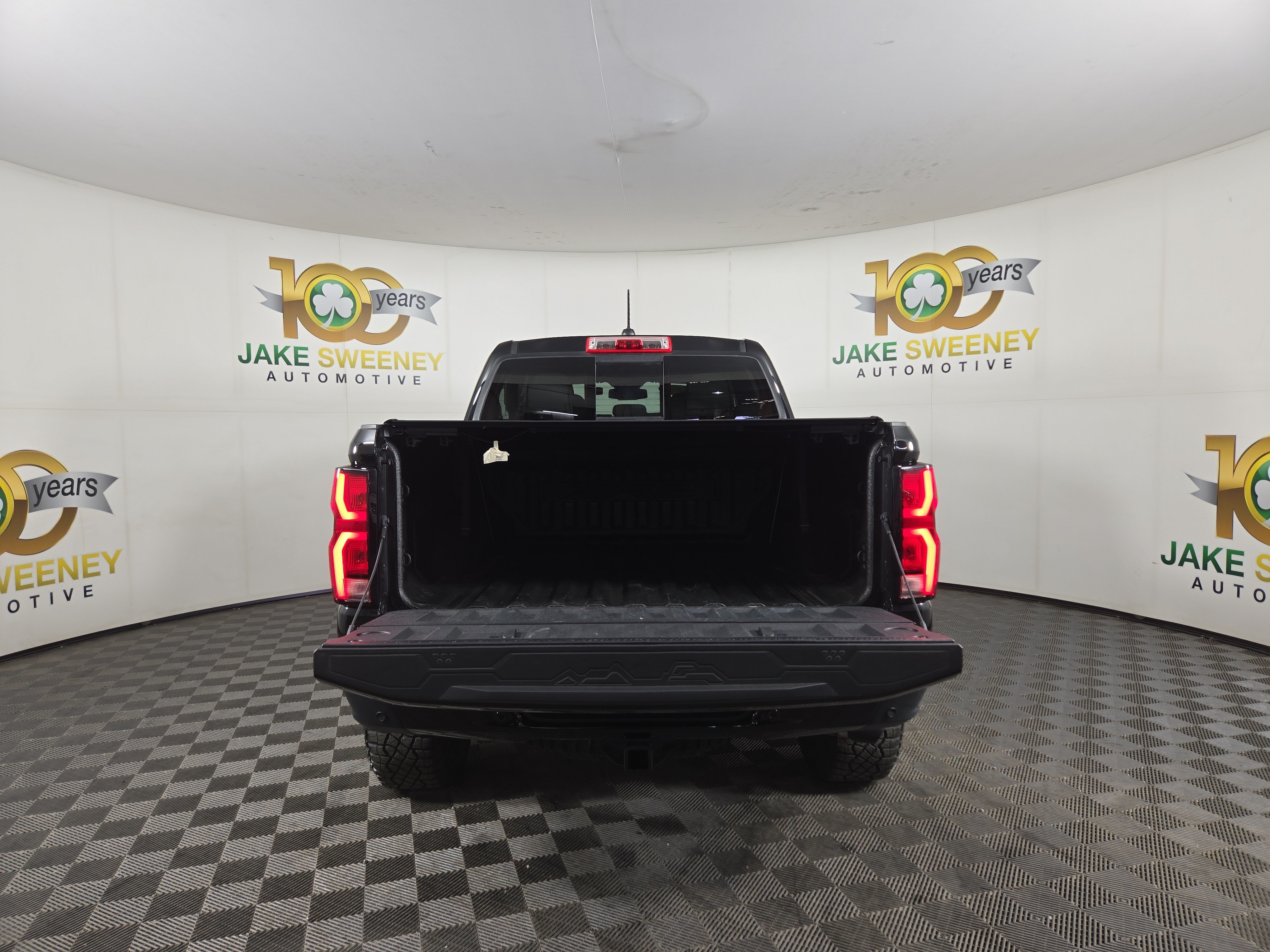 Used 2024 Chevrolet Colorado ZR2 w/ Safety Package AWD/4WD image 32