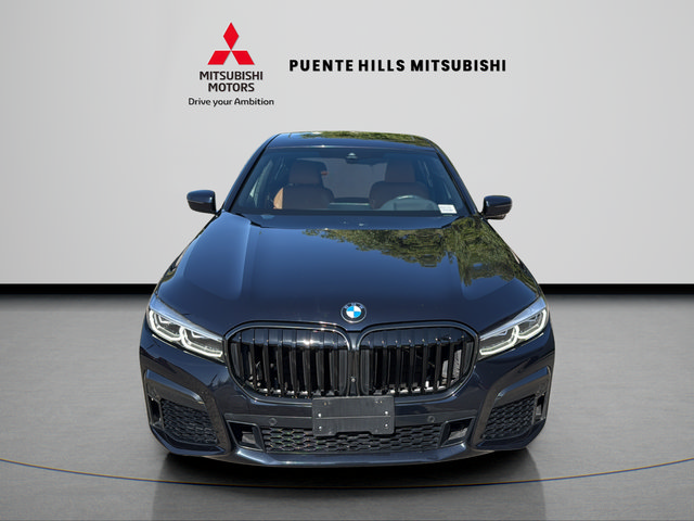 Used 2022 BMW 740i w/ M Sport Package RWD image 2