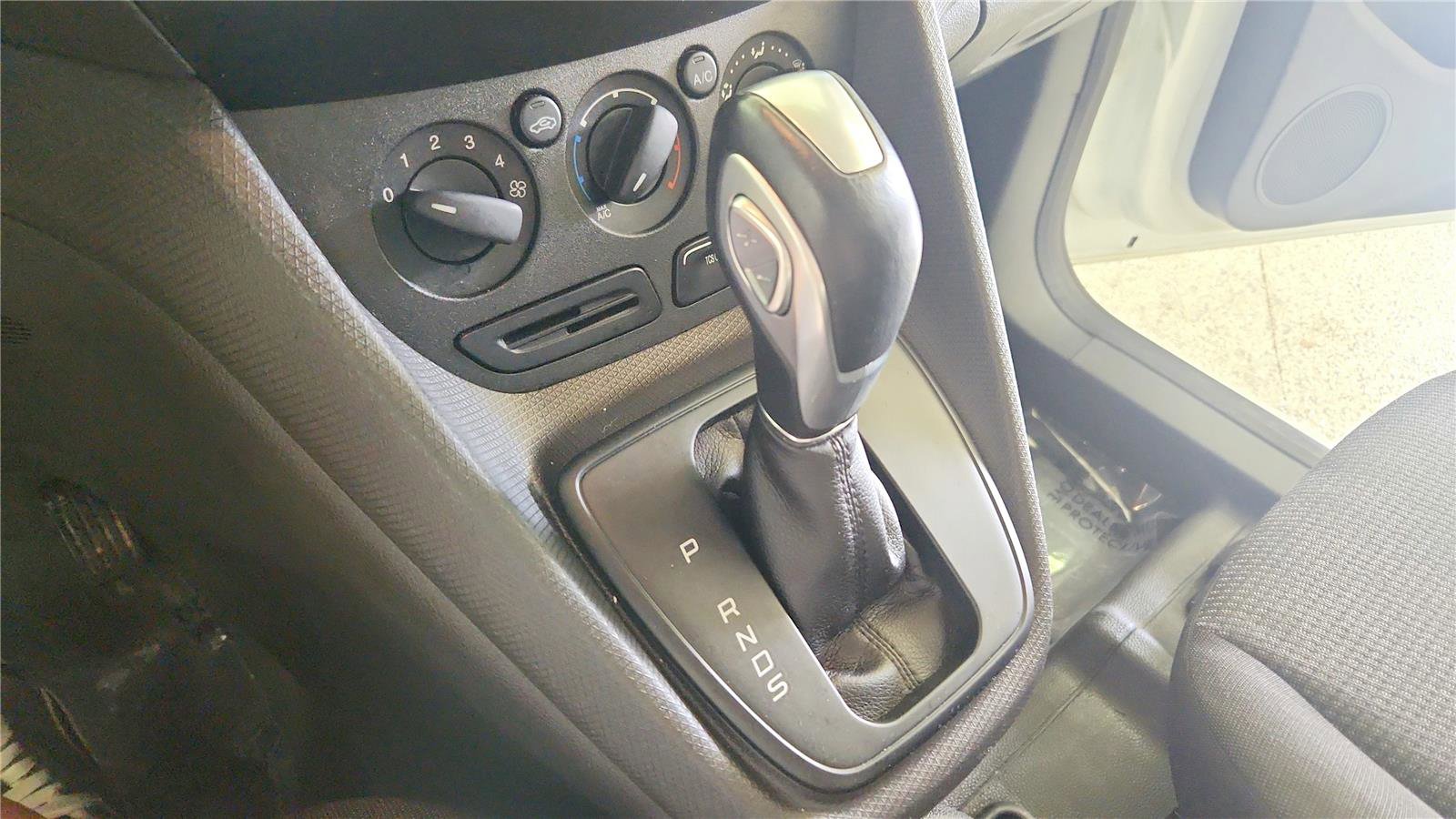 Used 2015 Ford Transit Connect XL FWD image 27