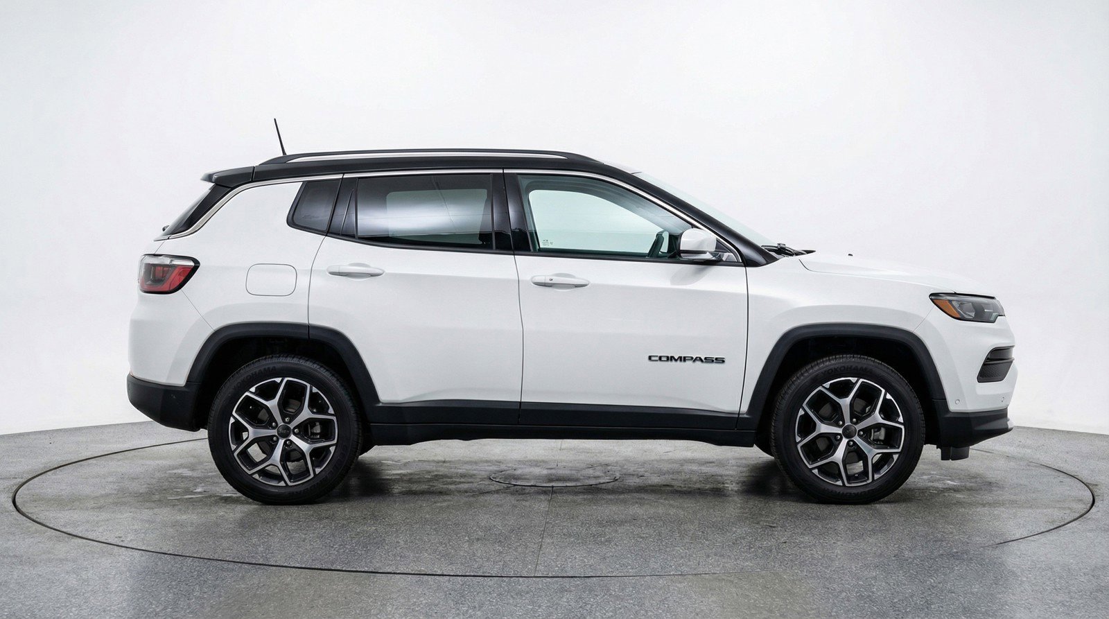 Used 2025 Jeep Compass Limited image 11