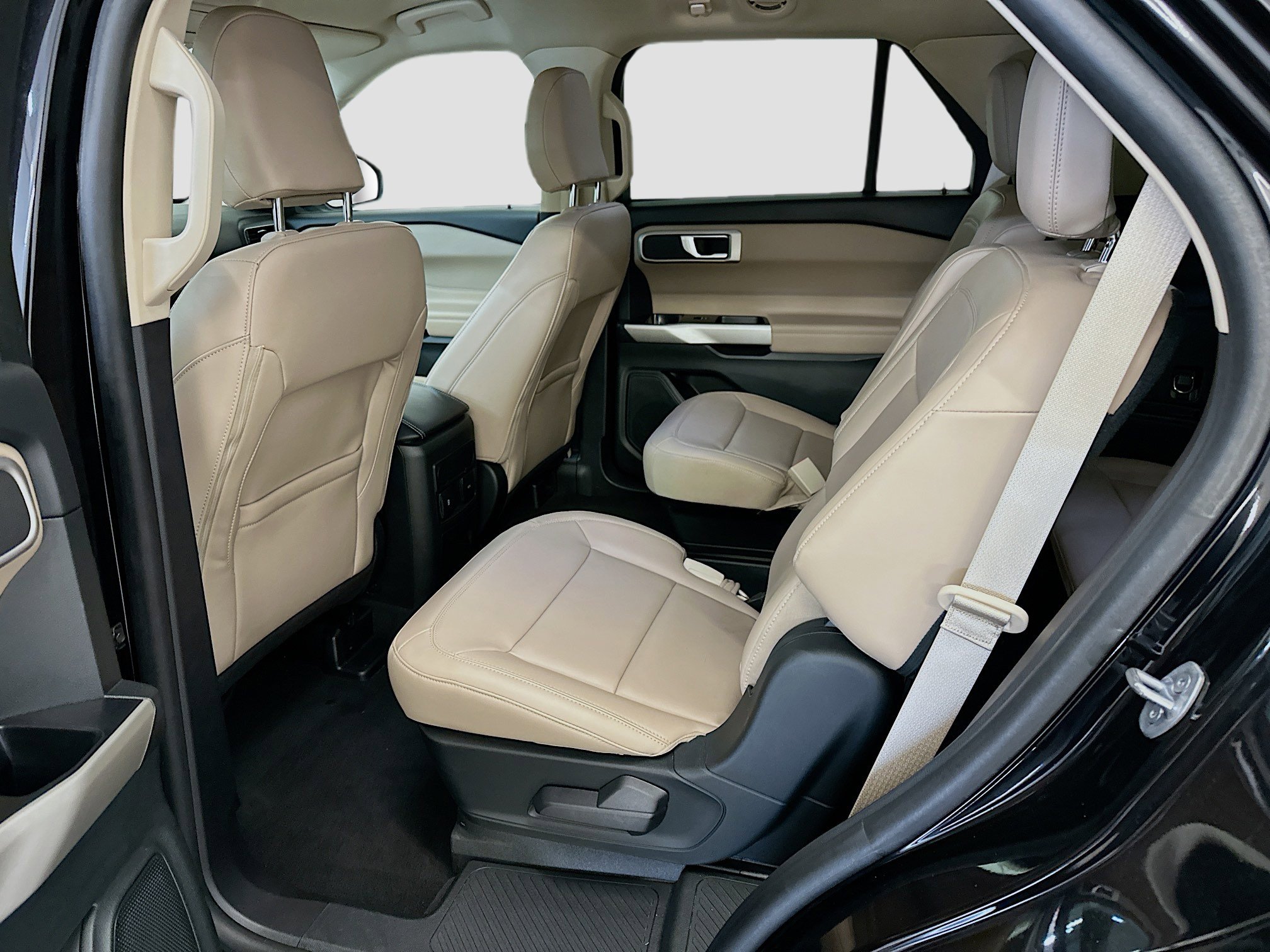 Used 2022 Ford Explorer XLT w/ Equipment Group 202A image 29