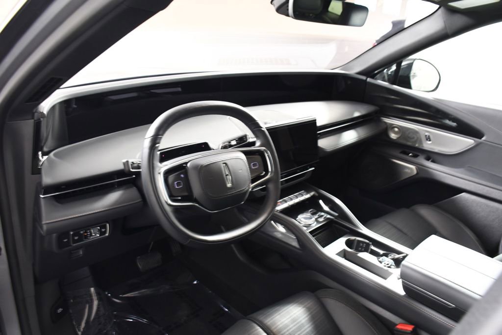 Used 2025 Lincoln Nautilus Reserve image 12