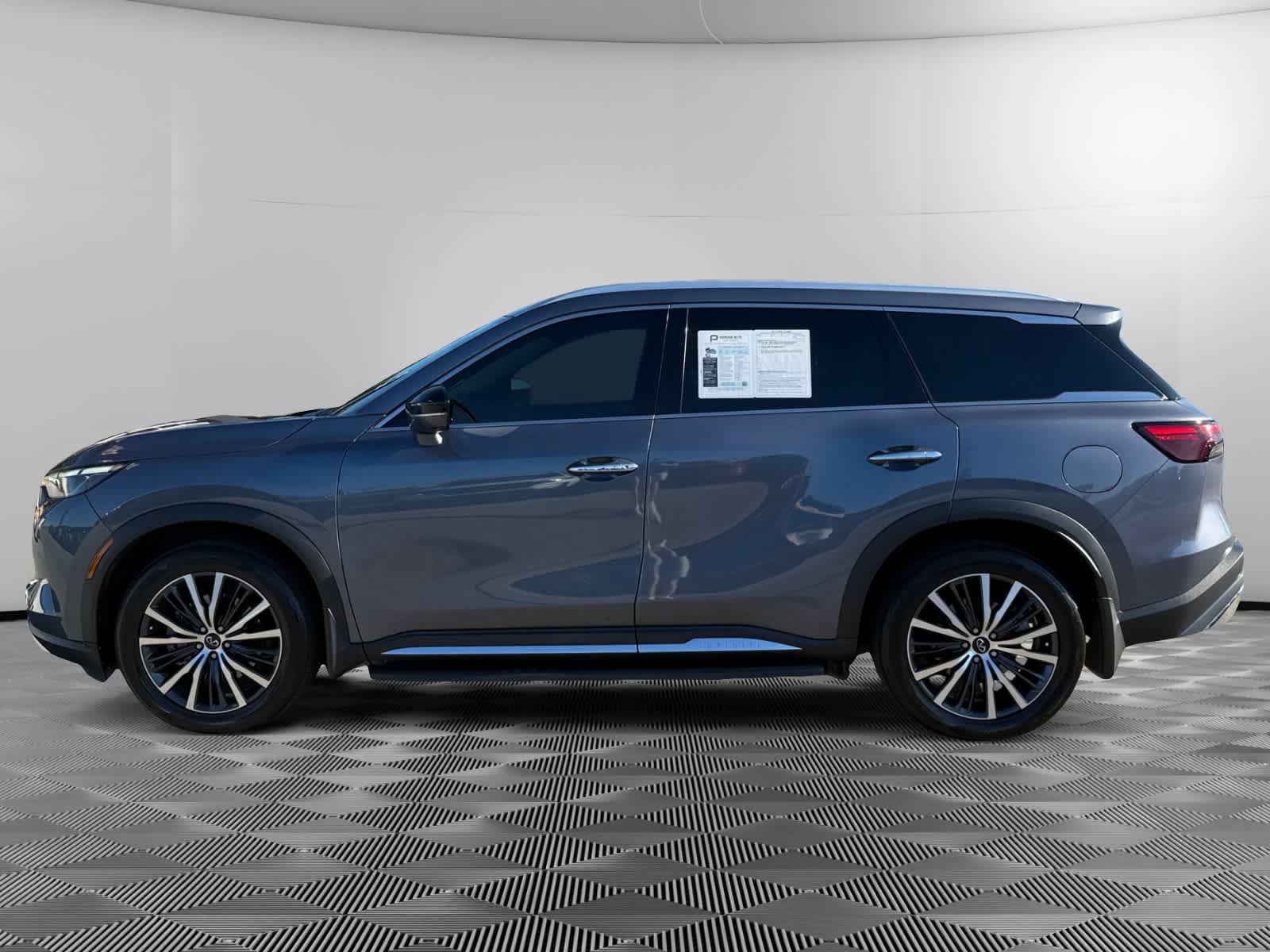 Used 2022 INFINITI QX60 Sensory w/ Vision Package AWD/4WD image 2
