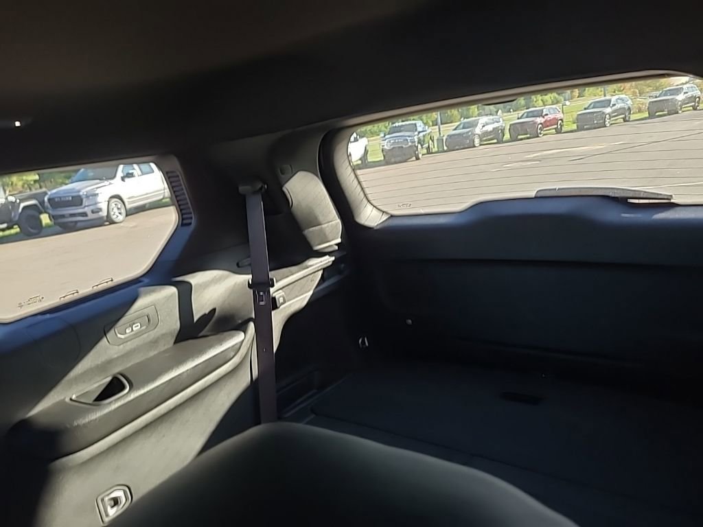 New 2025 Jeep Grand Cherokee L Altitude image 17