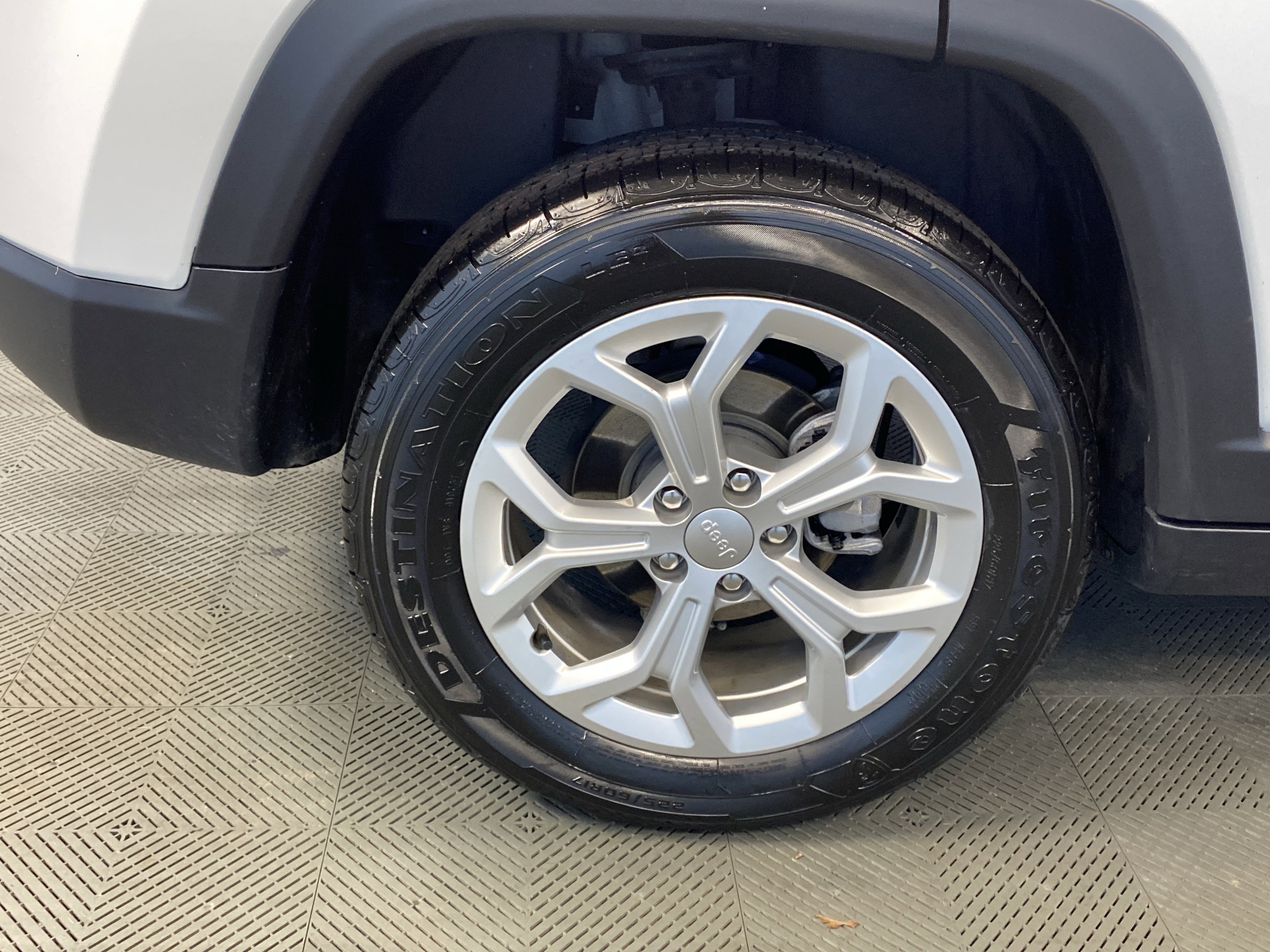 Certified 2024 Jeep Compass Latitude image 35