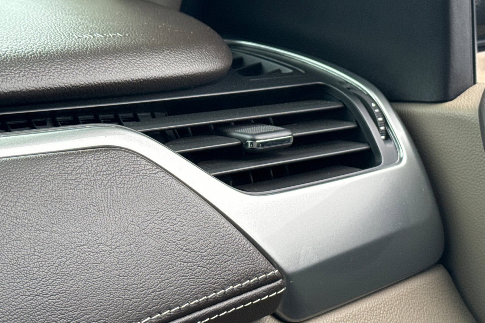 Used 2020 Chevrolet Suburban Premier w/ Max Trailering Package image 29