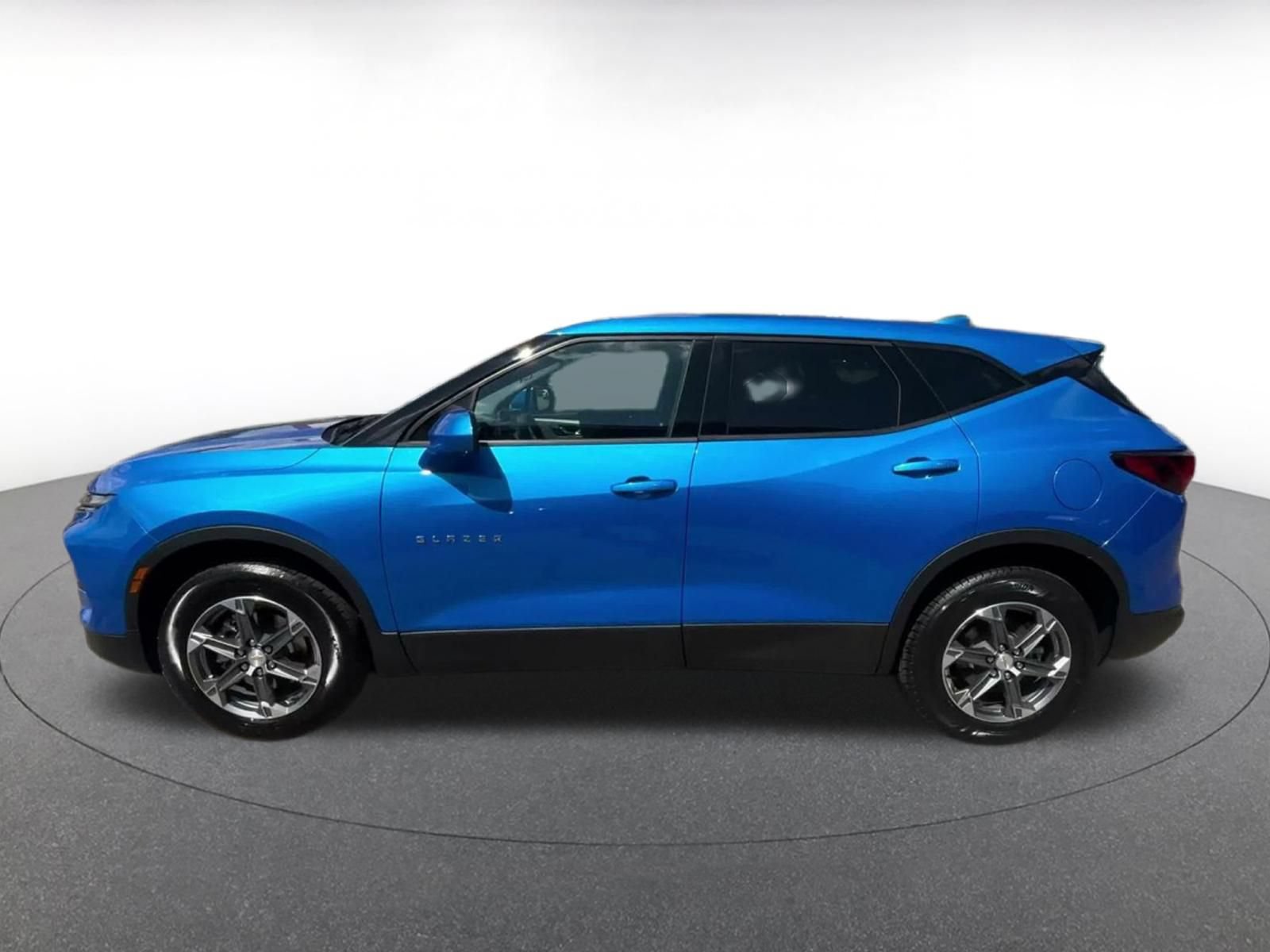 Used 2025 Chevrolet Blazer LT FWD image 8