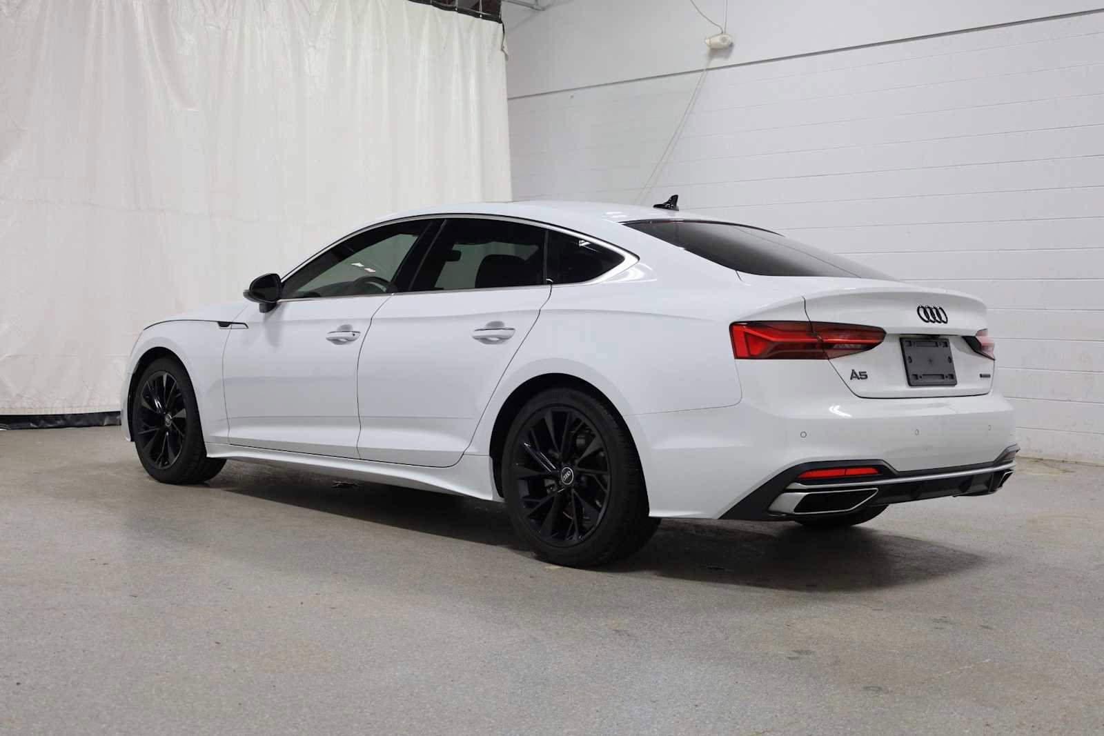 Used 2022 Audi A5 2.0T Premium image 3