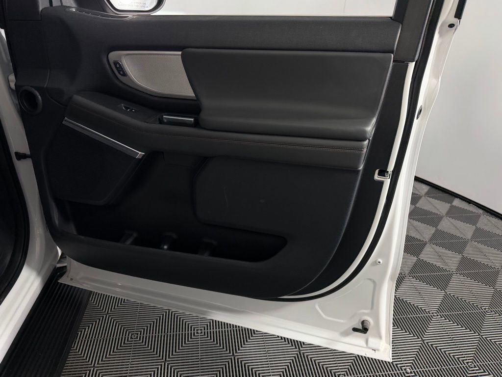 Used 2025 Ford Expedition Active image 31